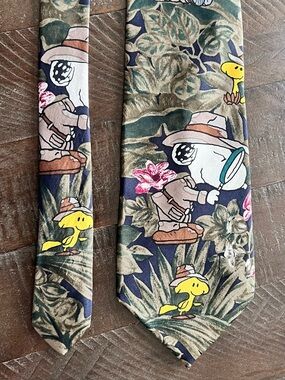 PEANUTS Snoopy "Jungle Joe " 100% Imported Silk Tie - Peanuts Designer Ties 57”
